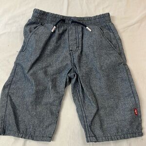 Levi’s light weight shorts, size small (6)